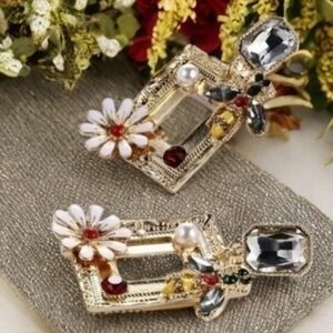 ANTHROPOLOGIE BEE FRAME EARRINGS